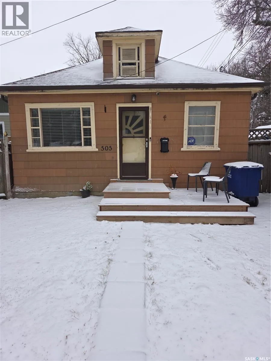 House for rent: 505 F Avenue N, Saskatoon, Saskatchewan S7L 1W2