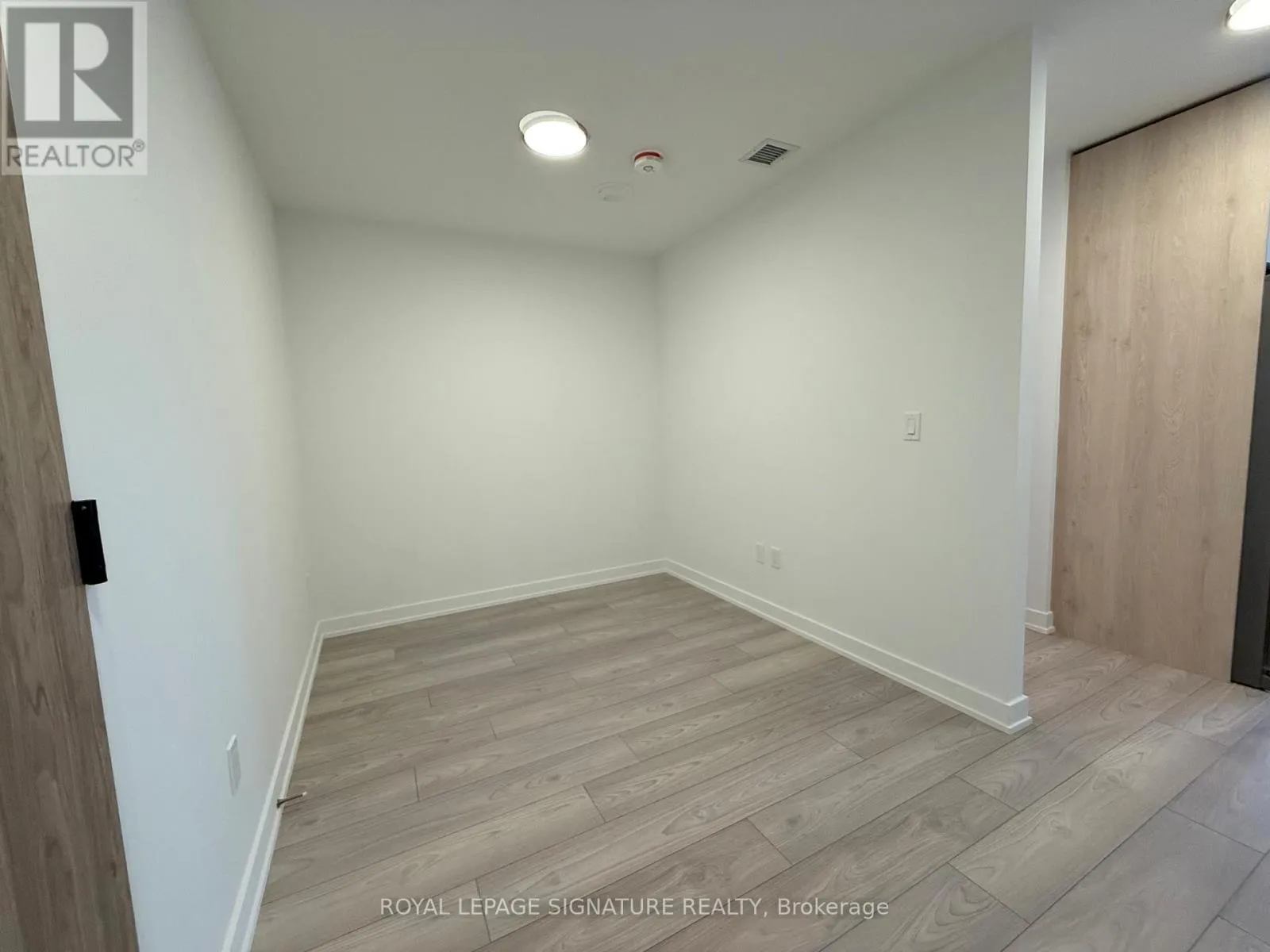 Apartment for rent: 506 - 1007 The Queensway, Toronto, Ontario M8Z 6C7