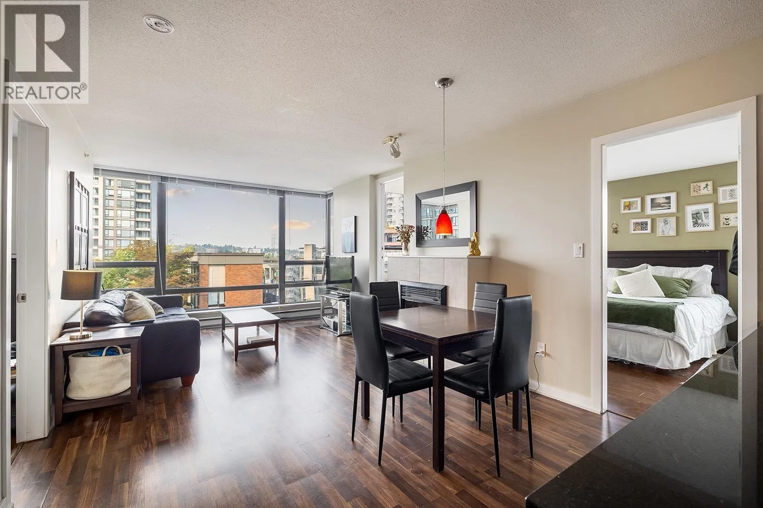 Apartment for rent: 506 4182 Dawson Street, Burnaby, British Columbia V5C 0A2