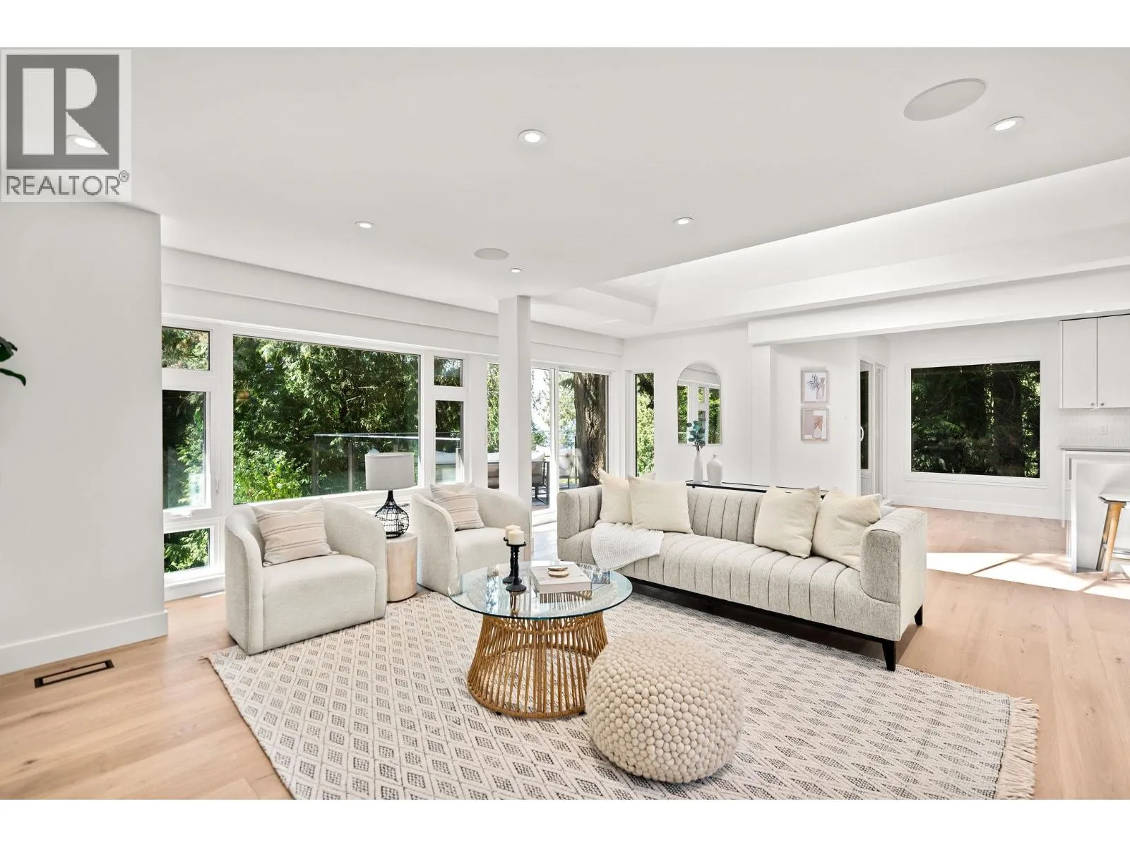 House for rent: 5061 Bear Lane, West Vancouver, British Columbia V7W 1L2