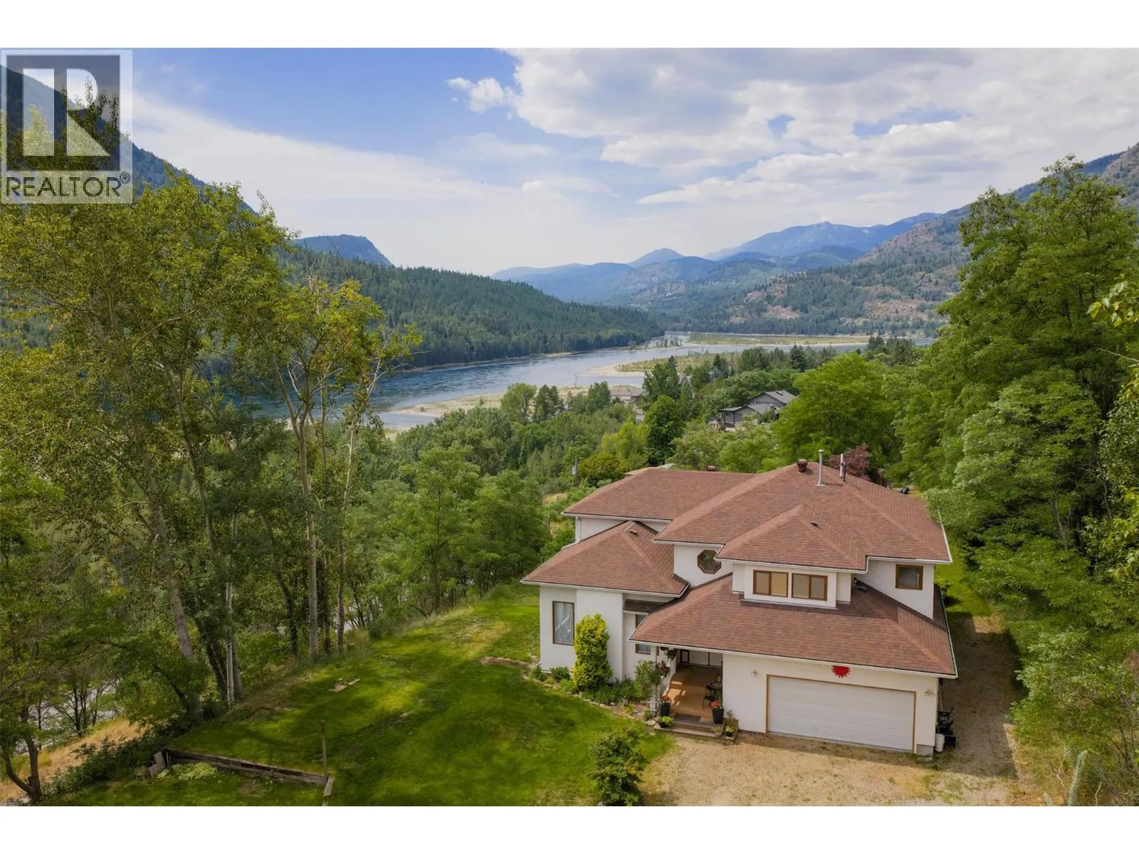 House for rent: 507 15th Avenue, Genelle, British Columbia V0G 1G0