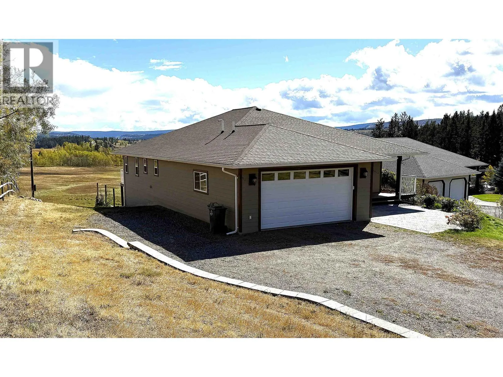 House for rent: 5072 Block Drive, 108 Mile Ranch, British Columbia V0K 2Z0