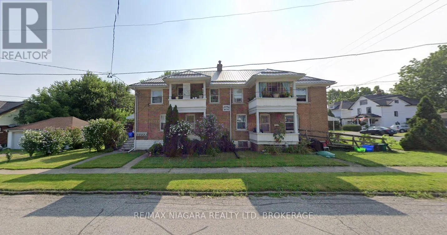 Fourplex for rent: 5078-5086 Fifth Avenue, Niagara Falls, Ontario L2E 4S5