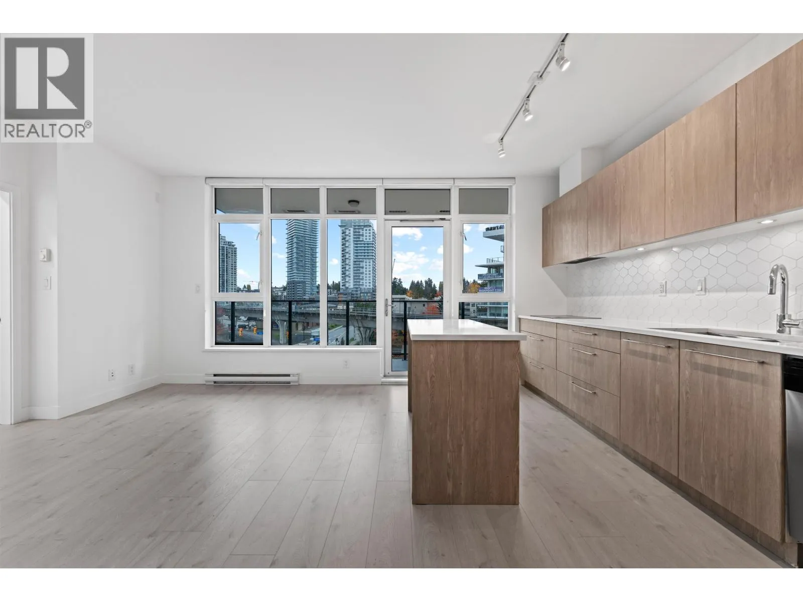 Apartment for rent: 508 691 North Road, Coquitlam, British Columbia V3J 0H9