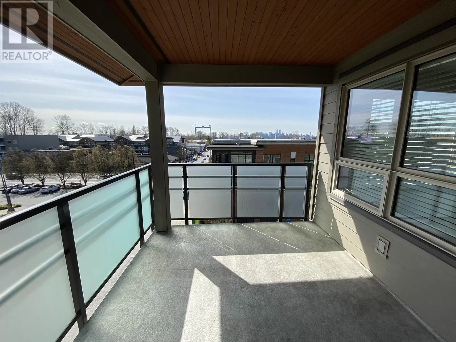 Apartment for rent: 509 1679 Lloyd Avenue, North Vancouver, British Columbia V7P 0A9