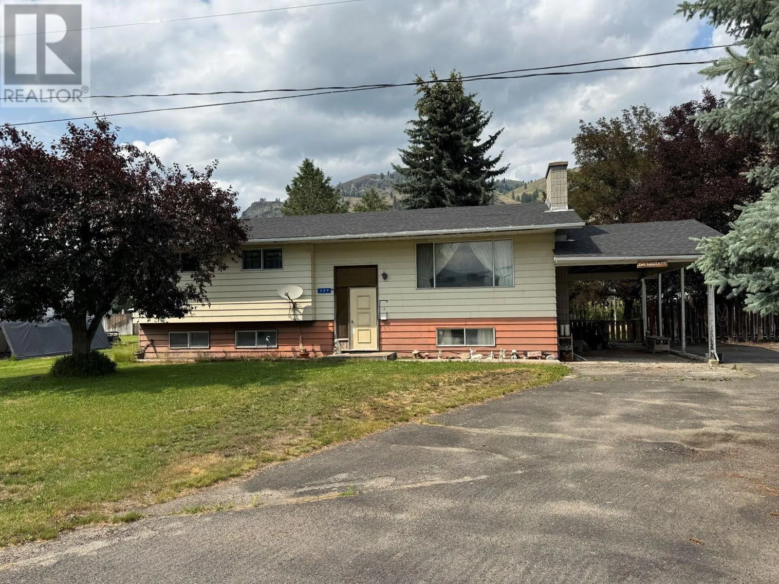 House for rent: 509 7th Avenue, Midway, British Columbia V0H 1M0