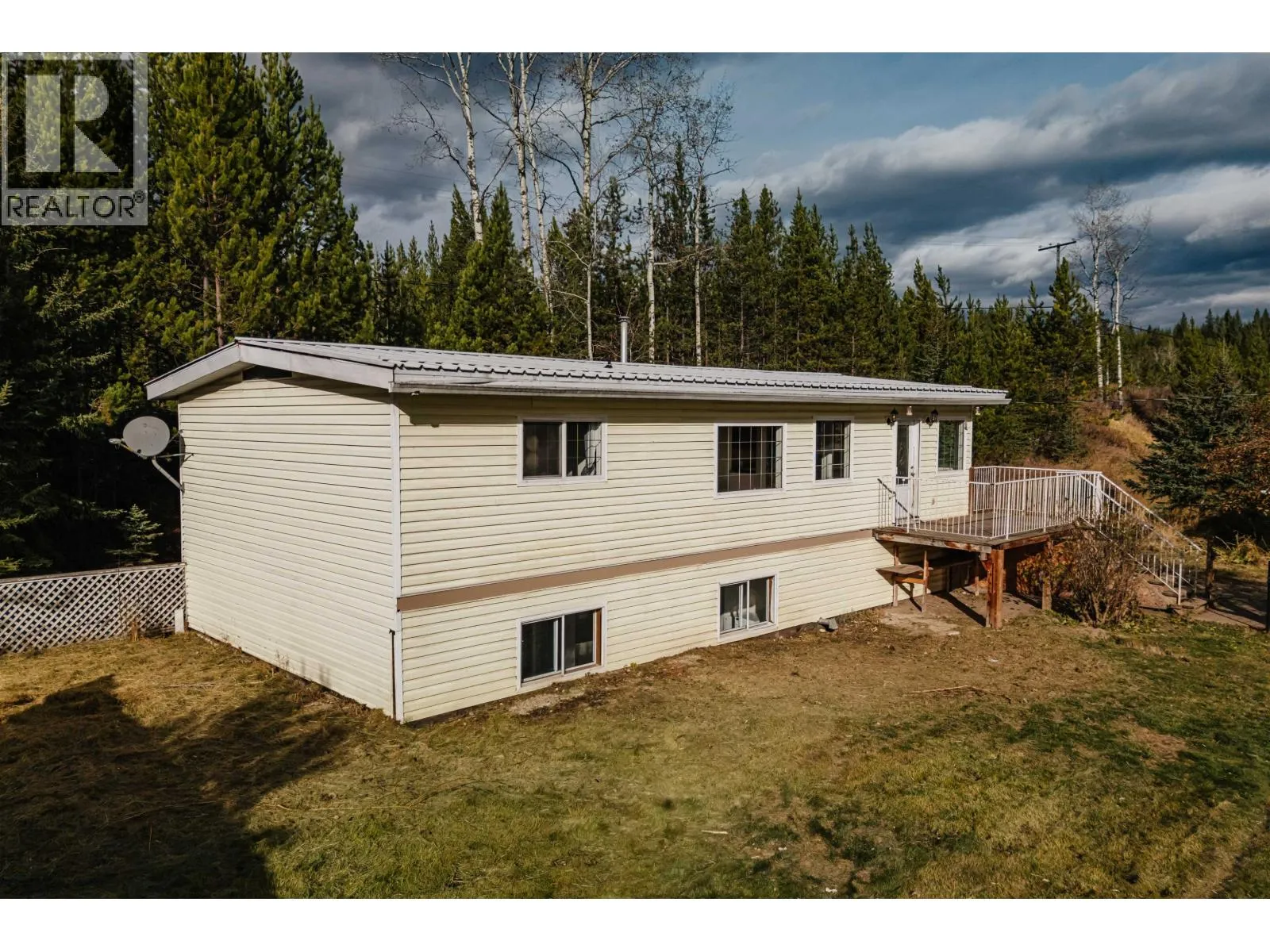 House for rent: 5098 Perkins Road, 100 Mile House, British Columbia V0K 2E0