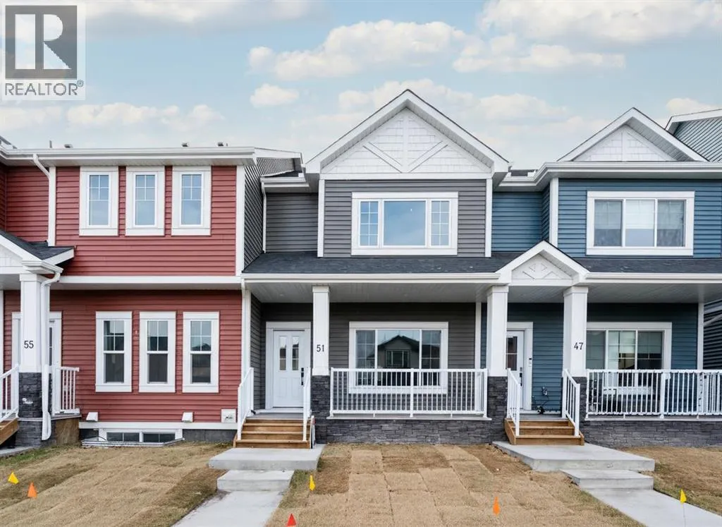 Row / Townhouse for rent: 51 Baysprings Terrace Sw, Airdrie, Alberta T4B 4A7