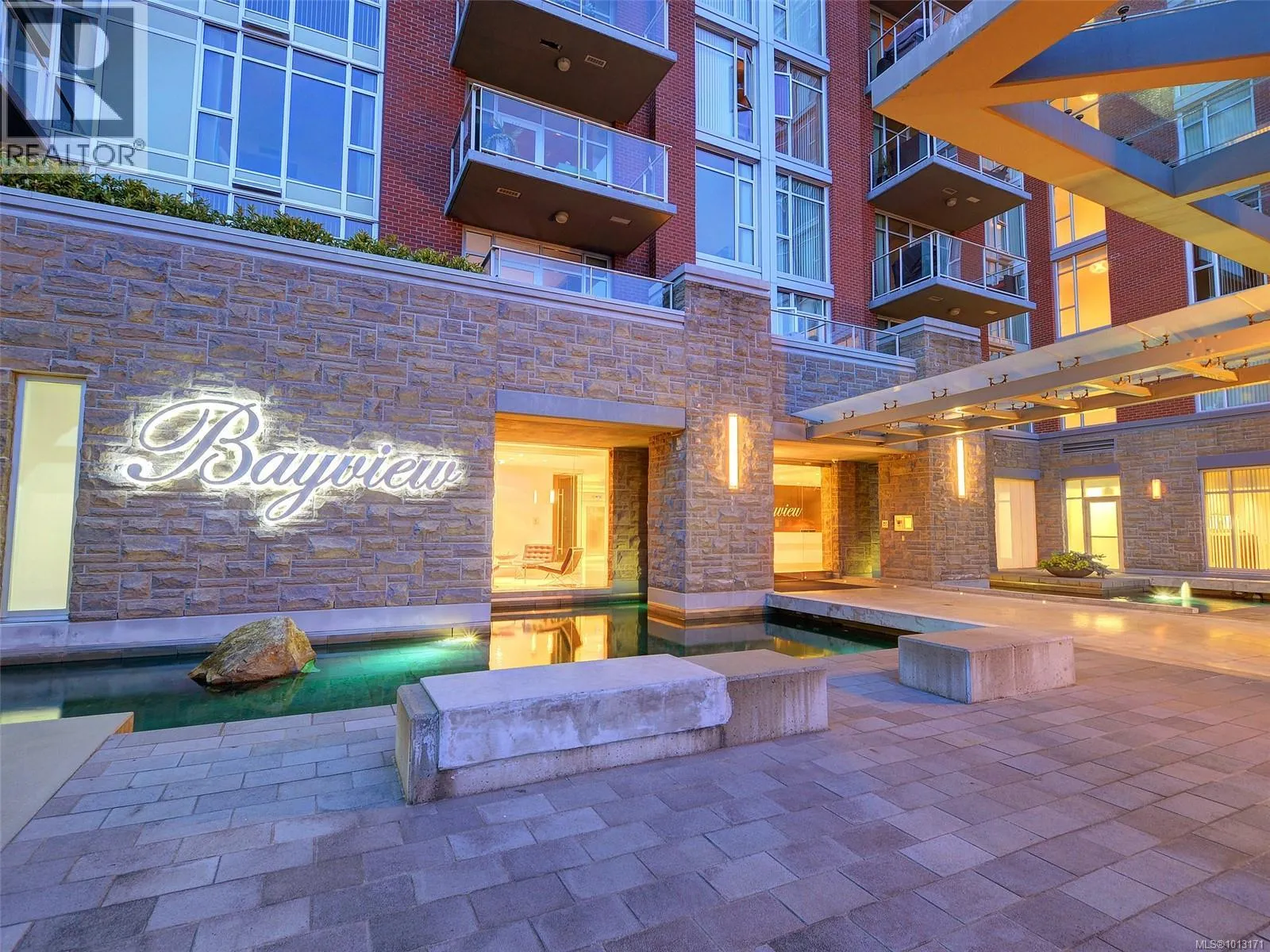 Apartment for rent: 510 100 Saghalie Rd, Victoria, British Columbia V9A 0A1