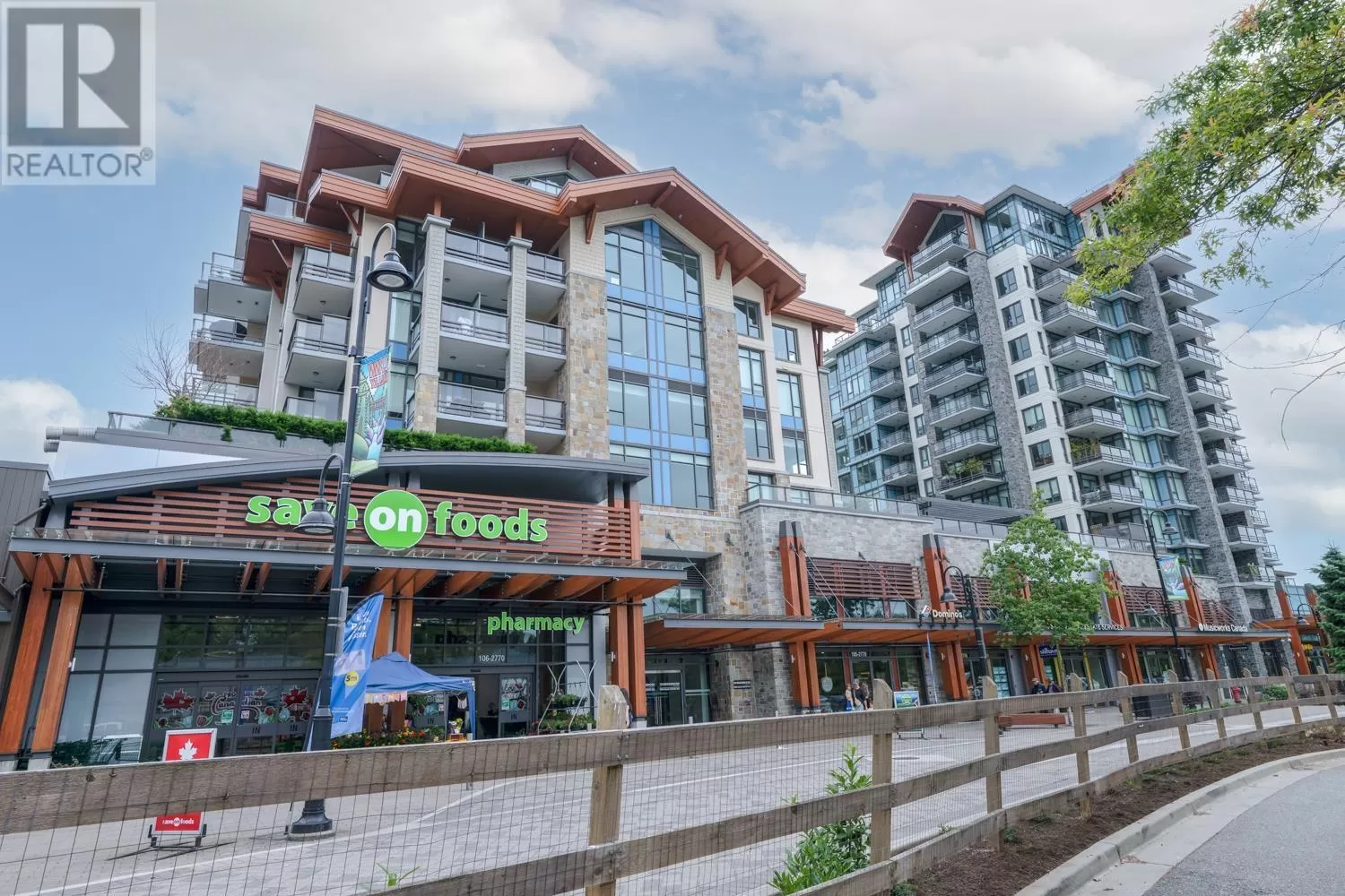 Apartment for rent: 510 2780 Valley Centre Avenue, North Vancouver, British Columbia V7J 0C4