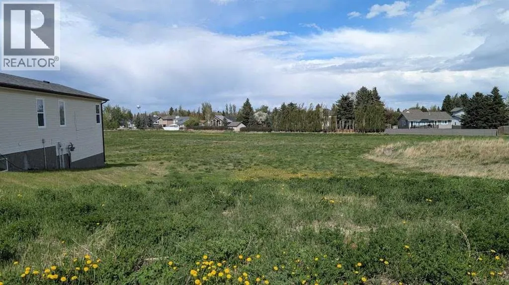 510 Whispering Greens Avenue, Vulcan, Alberta T0M 0B0