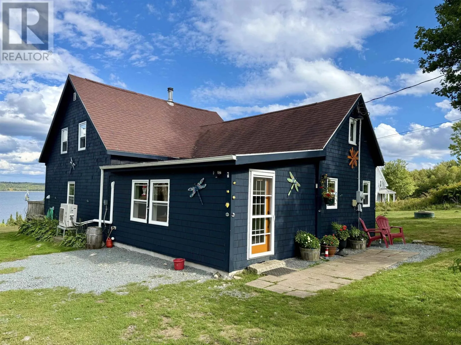 House for rent: 5100 Sandy Point Road, Jordan Ferry, Nova Scotia B0T 1W0