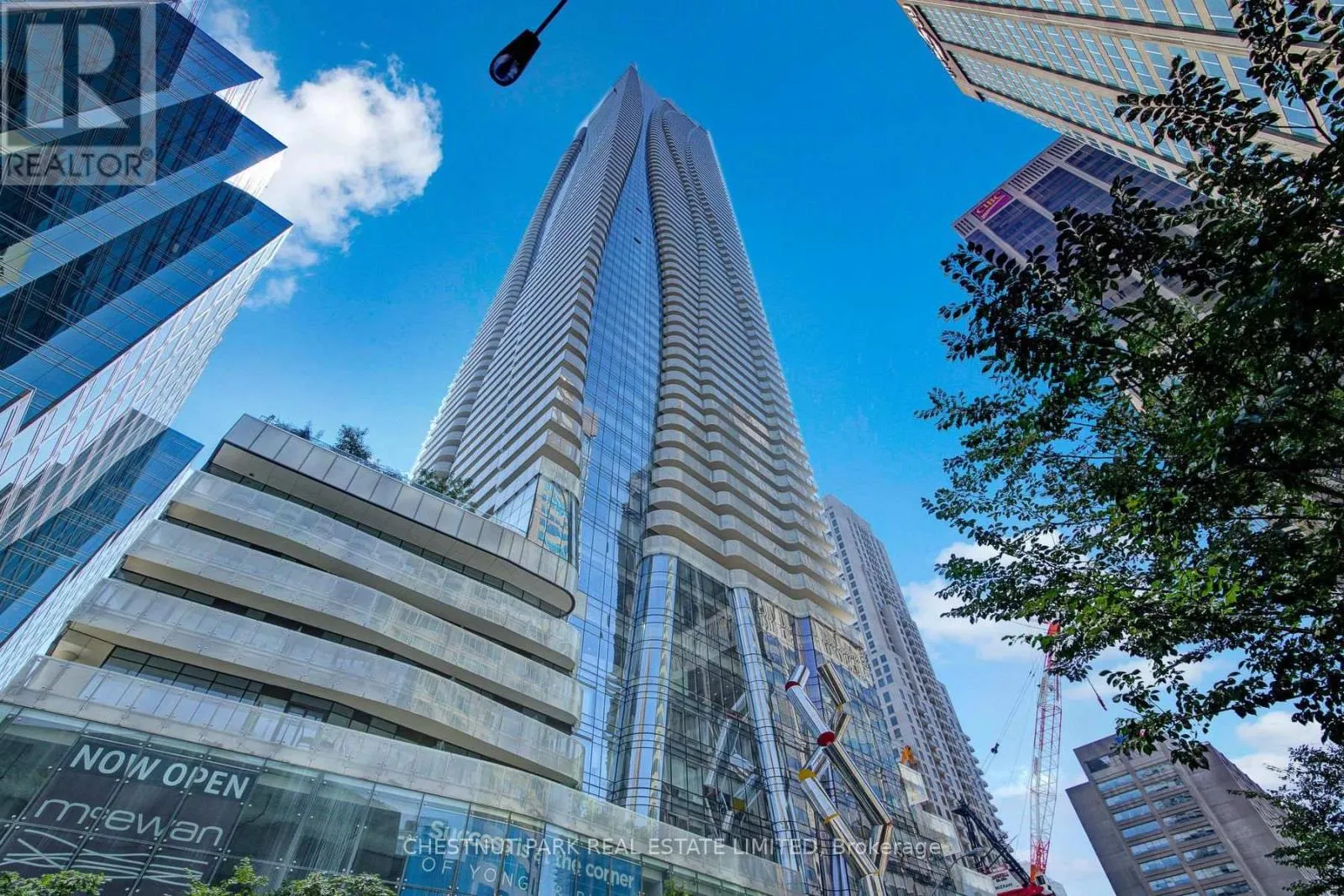 Apartment for rent: 511 - 1 Bloor Street E, Toronto, Ontario M4W 1A9