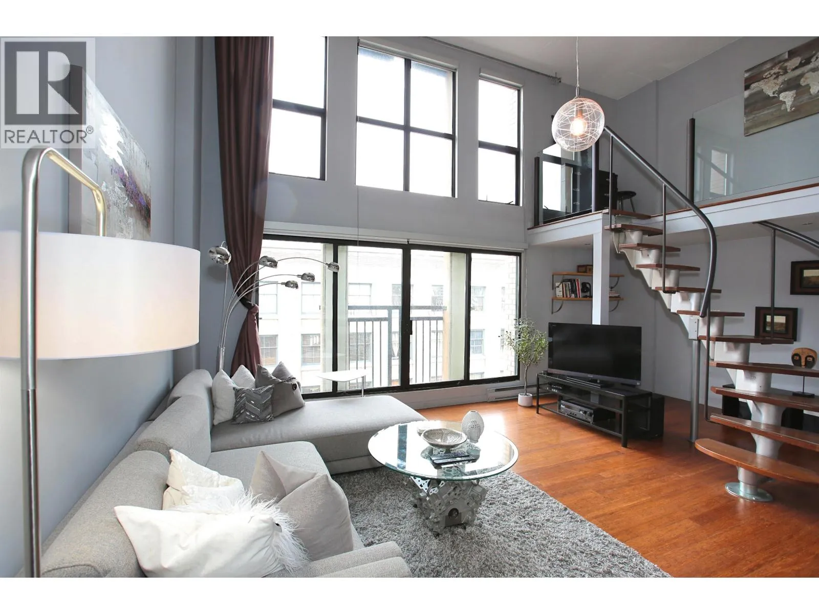 Apartment for rent: 511 22 E Cordova Street, Vancouver, British Columbia V6A 1K2