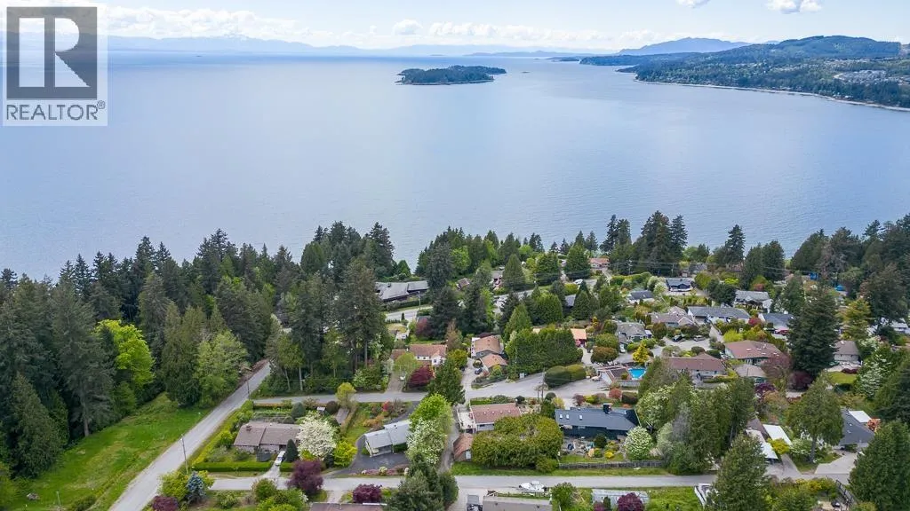 5112 Pam Road, Sechelt, British Columbia V7Z 0G6