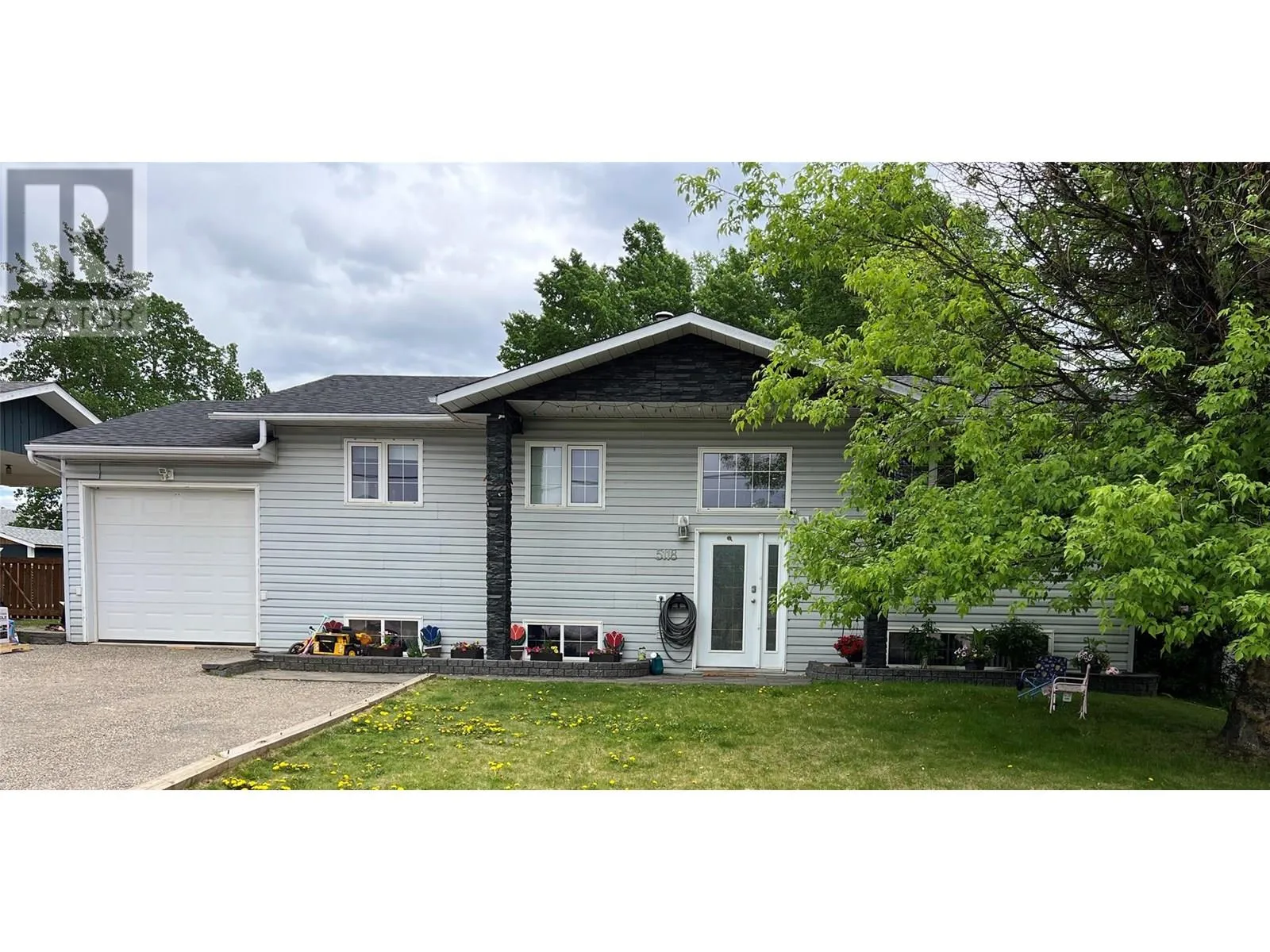 House for rent: 5118 43a Street Ne, Chetwynd, British Columbia V0C 1J0