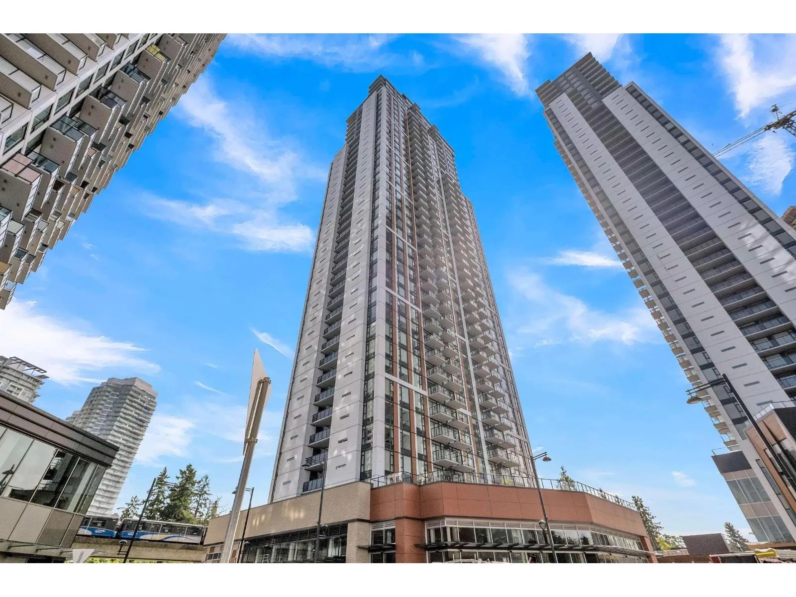 Apartment for rent: 512 13725 George Junction, Surrey, British Columbia V3T 4Y3