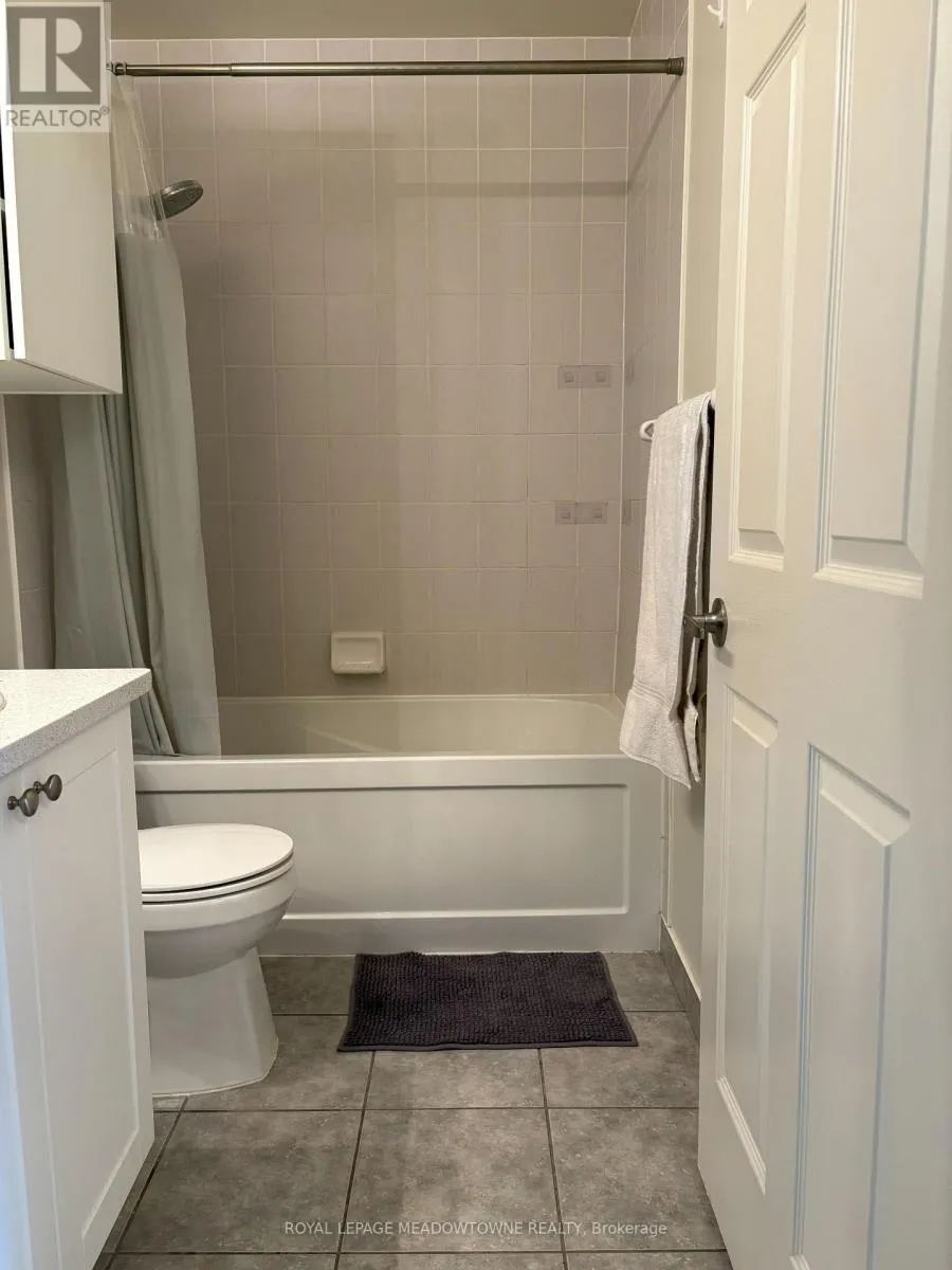 Apartment for rent: 512 - 339 Rathburn Road W, Mississauga, Ontario L5B 0K6