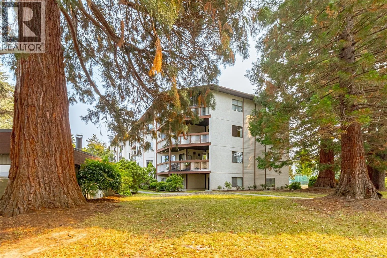 Apartment for rent: 512 75 Gorge Rd W, Saanich, British Columbia V9A 7A9