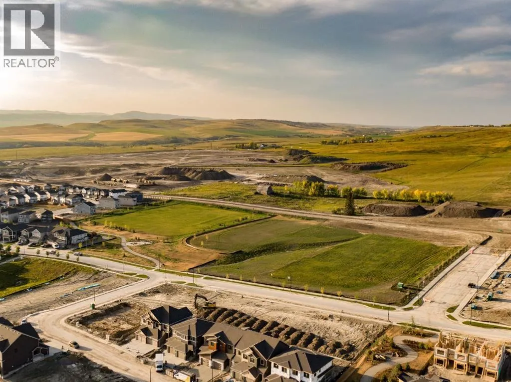 Duplex for rent: 512 Heritage Boulevard, Cochrane, Alberta T4C 2J8