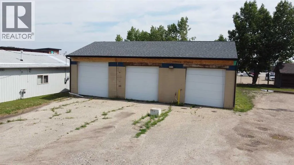 Commercial Mix for rent: 5120 49th Avenue, Innisfail, Alberta T4G 1R1
