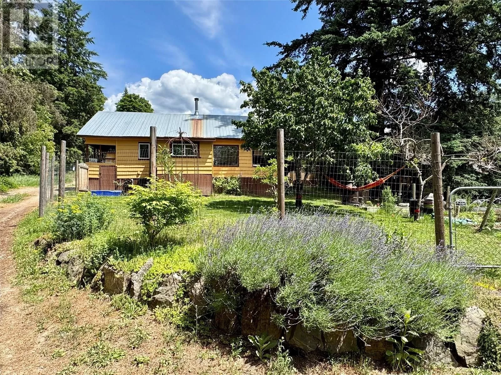 House for rent: 5128 Duck Creek Road, Wynndel, British Columbia V0B 2N0