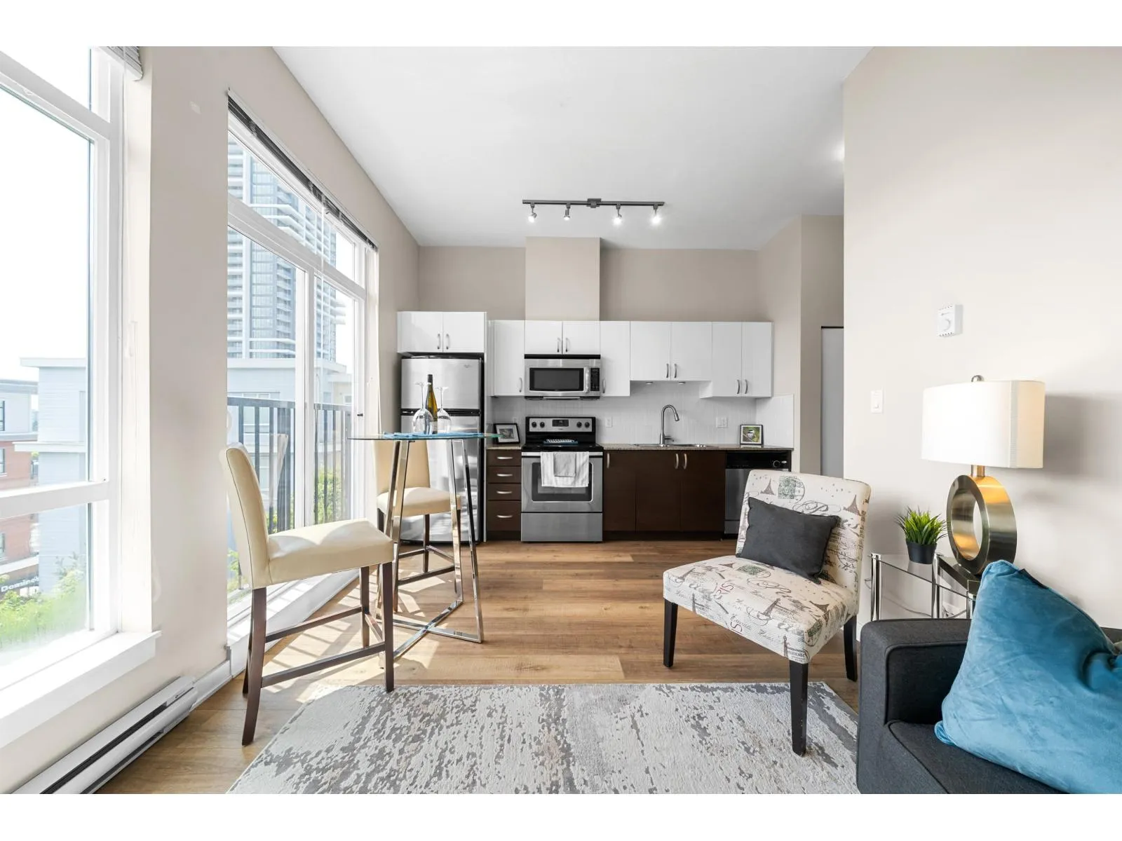 Apartment for rent: 513 13728 108 Avenue, Surrey, British Columbia V3T 0G2