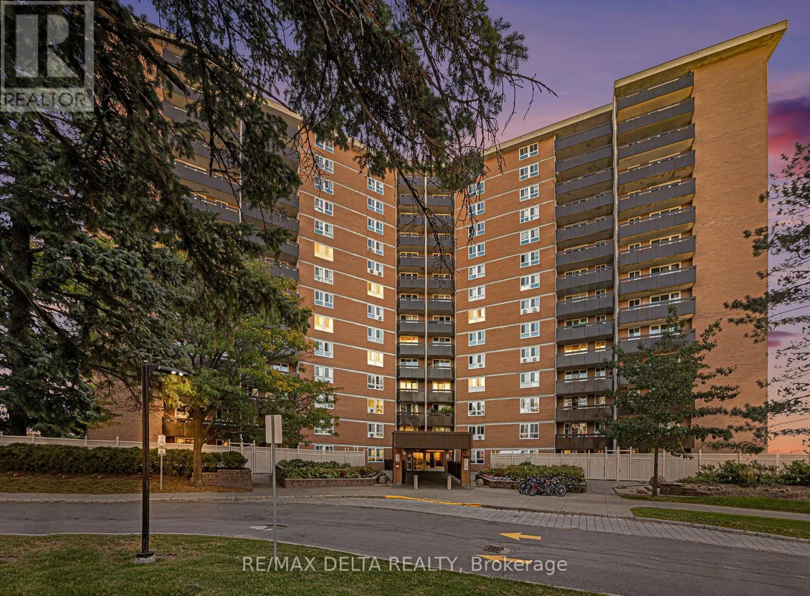 Apartment for rent: 513 - 2020 Jasmine Crescent, Ottawa, Ontario K1J 8K5