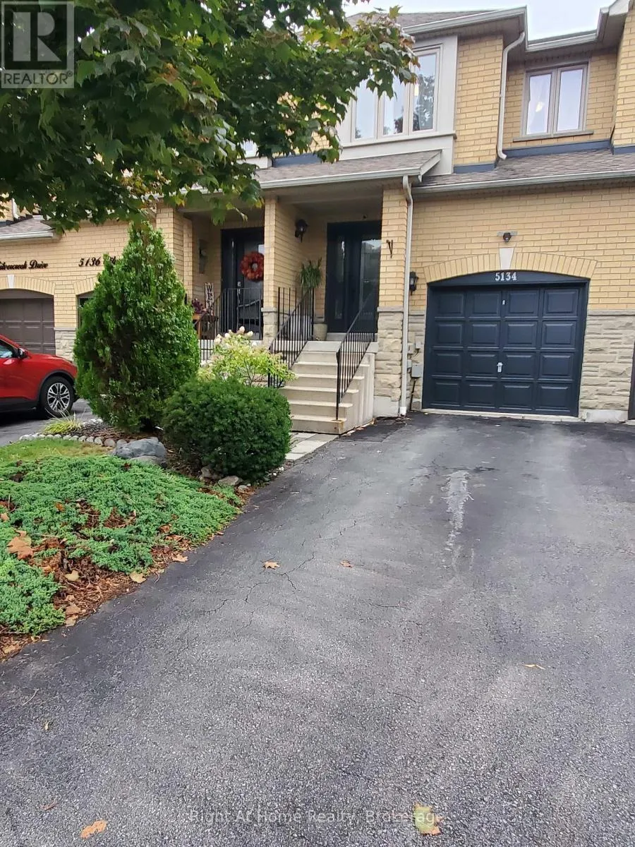 Row / Townhouse for rent: 5134 Silvercreek Drive, Burlington, Ontario L7L 6K6