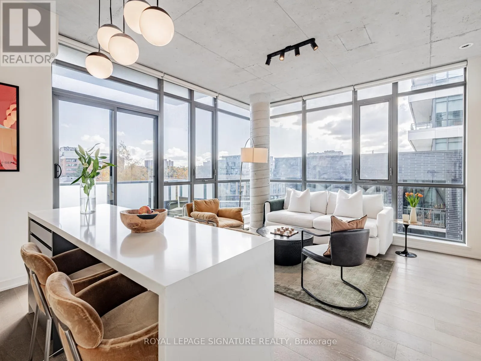 Apartment for rent: 514 - 8 Gladstone Avenue, Toronto, Ontario M6J 0B3