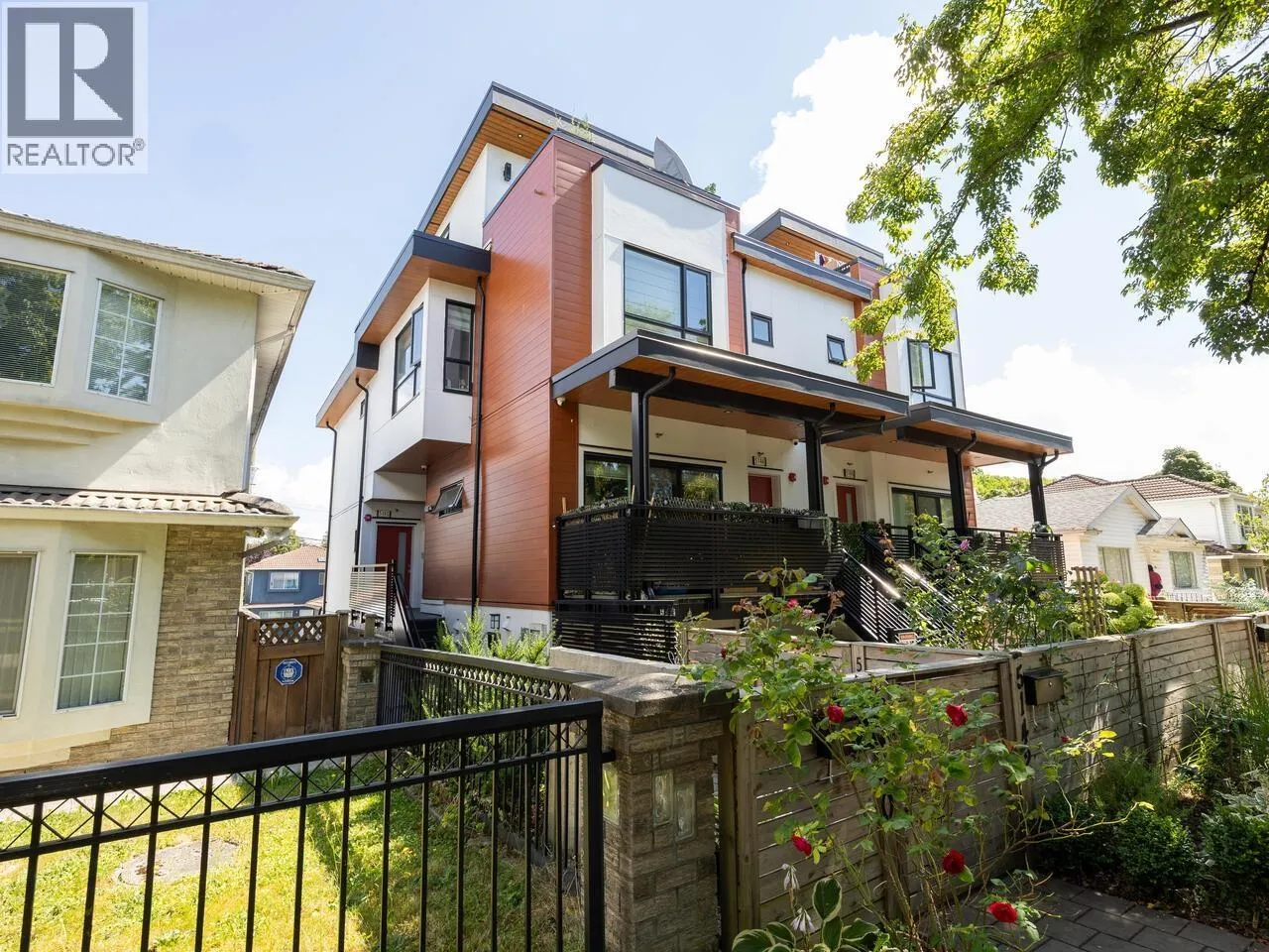 Row / Townhouse for rent: 5140 Slocan Street, Vancouver, British Columbia V5R 2A5