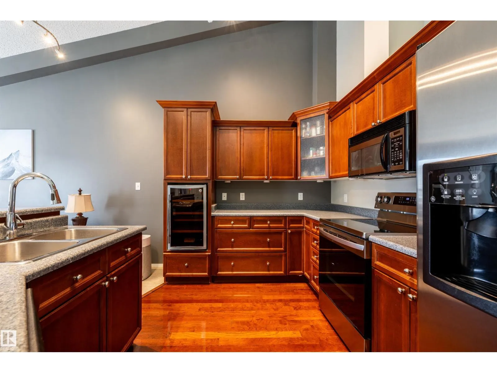 Apartment for rent: #515 10311 111 St Nw, Edmonton, Alberta T5K 2Y8