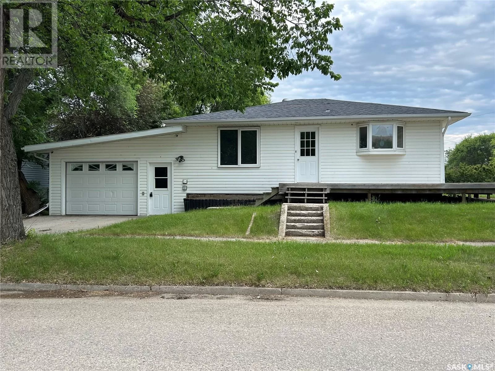 House for rent: 516 First Avenue E, Lampman, Saskatchewan S0C 1N0