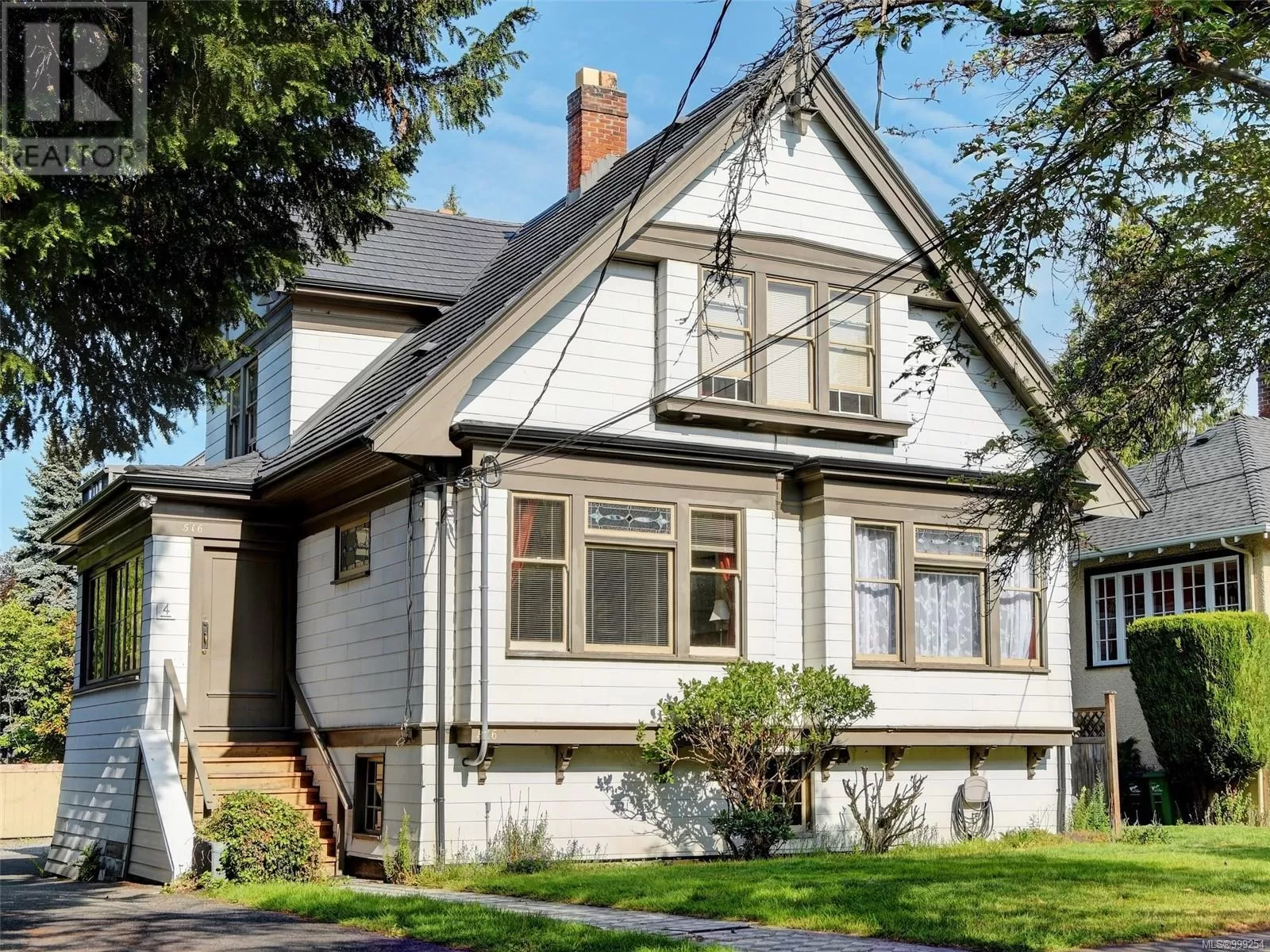 Fourplex for rent: 516 Su'it St, Victoria, British Columbia V8V 4C4