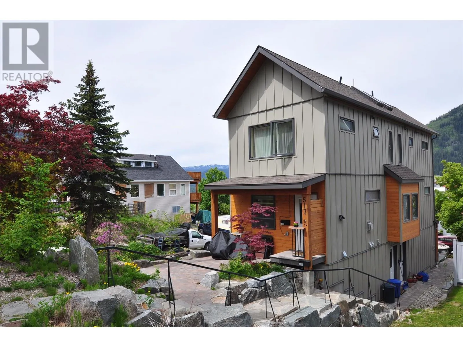 Duplex for rent: 517 Hoover Street, Nelson, British Columbia V1L 4X1