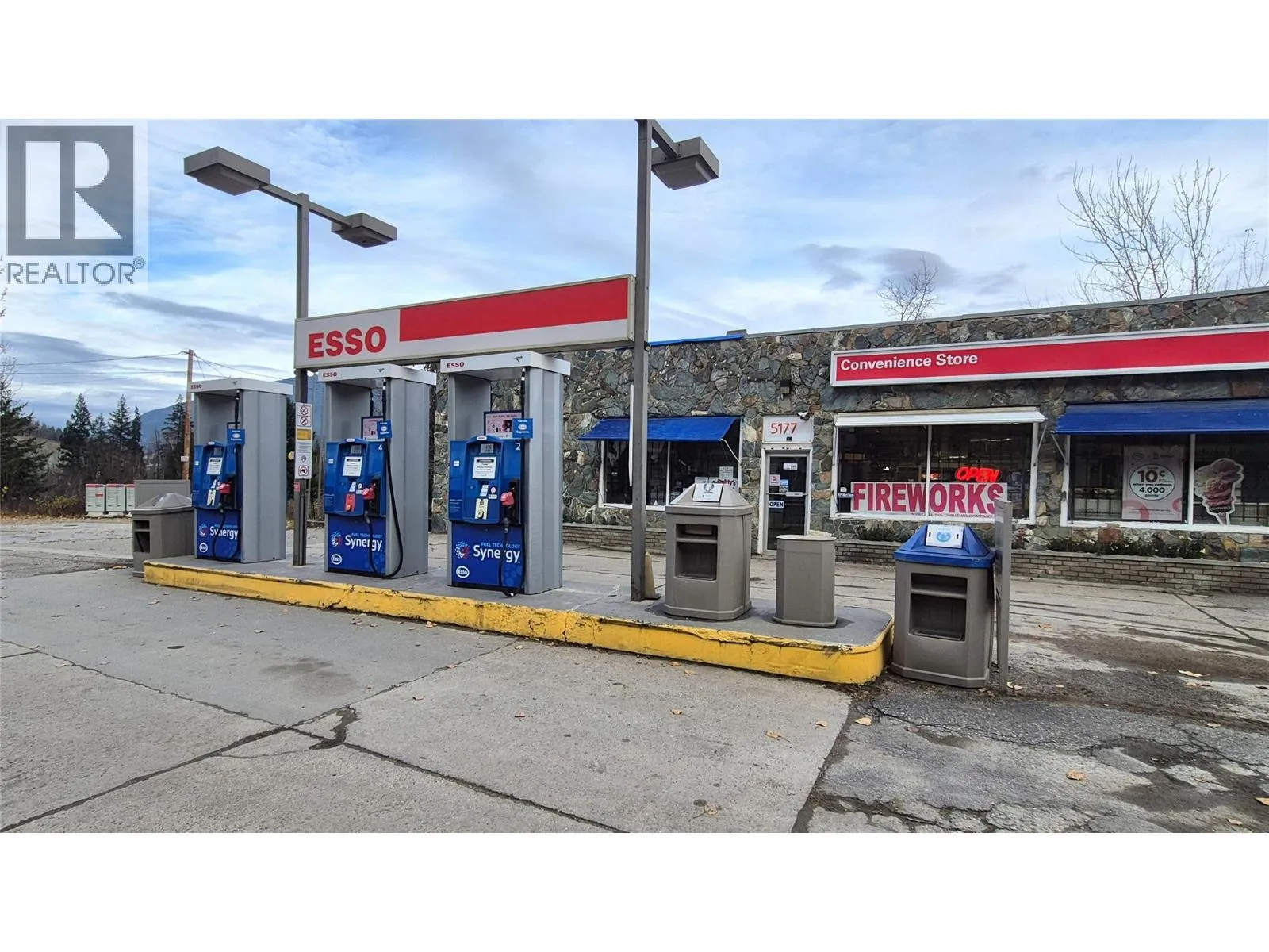 Retail for rent: 5177 Trans Canada Highway, Tappen, British Columbia V0E 2X3