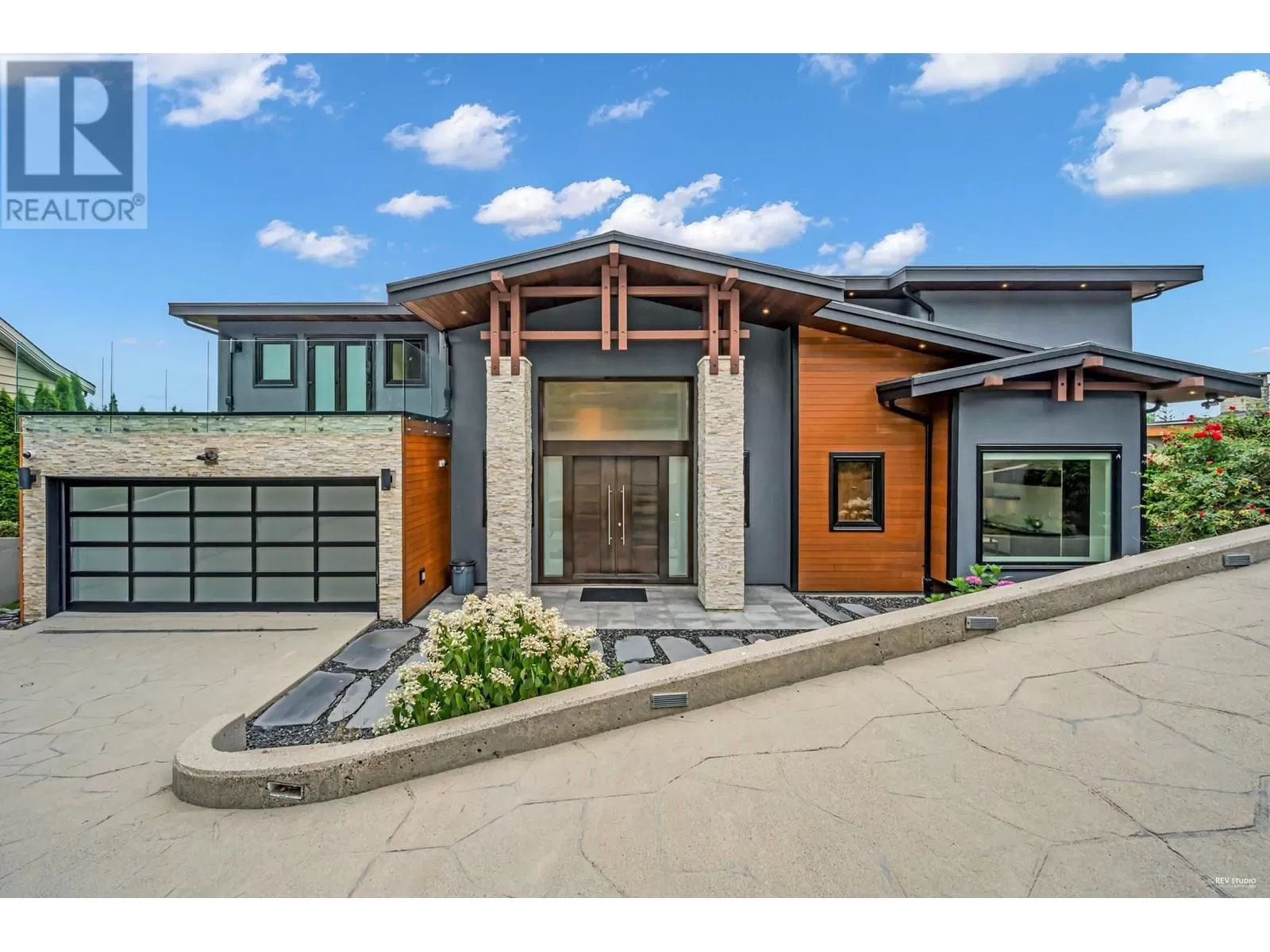 House for rent: 518 Ballantree Place, West Vancouver, British Columbia V7S 1W5