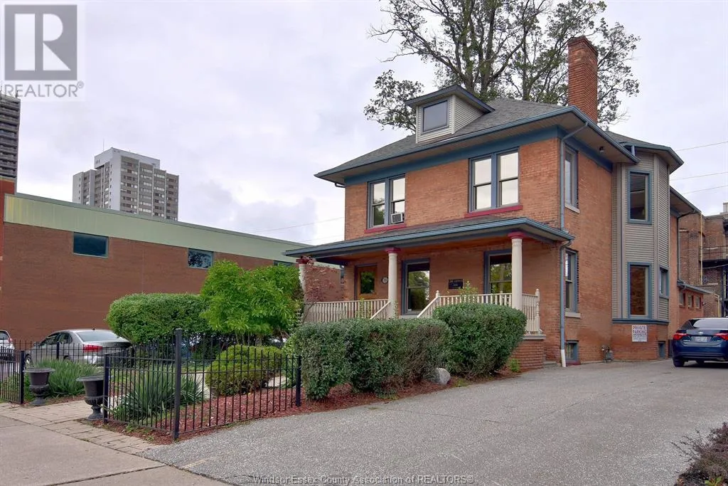 518 Victoria Avenue, Windsor, Ontario N9A 4M8