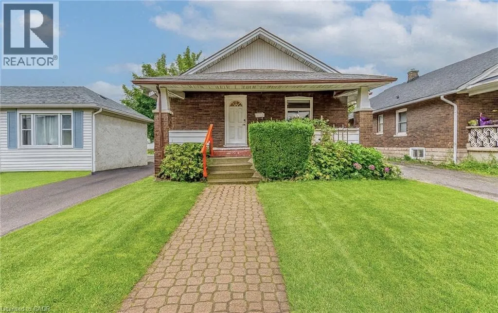 House for rent: 5188 Maple Street, Niagara Falls, Ontario L2E 2N4