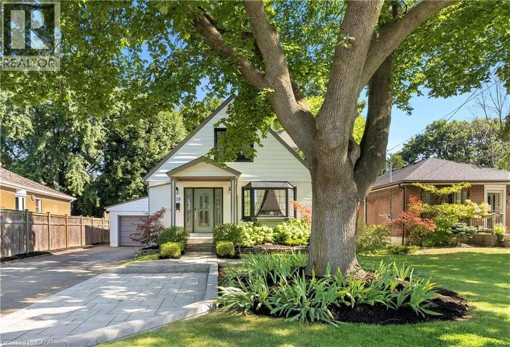 House for rent: 519 Regina Drive, Burlington, Ontario L7S 1L7