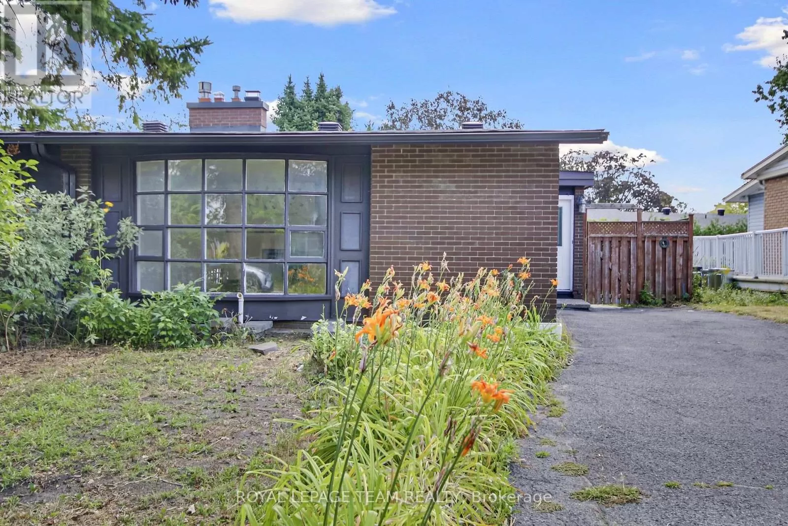 House for rent: 52 Bowhill Avenue, Ottawa, Ontario K2E 6S7