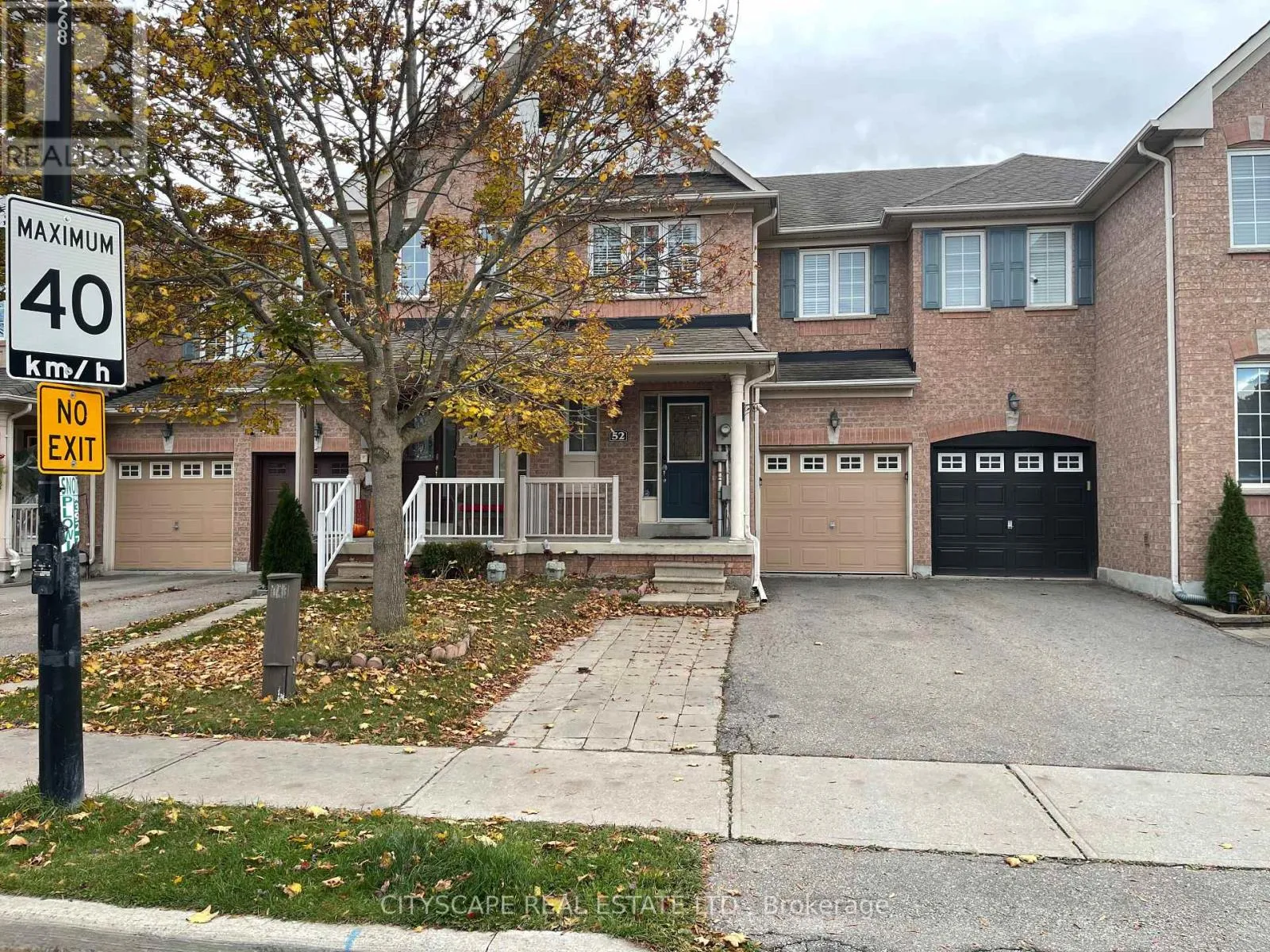 Row / Townhouse for rent: 52 Coleridge Drive, Newmarket, Ontario L3X 2T6