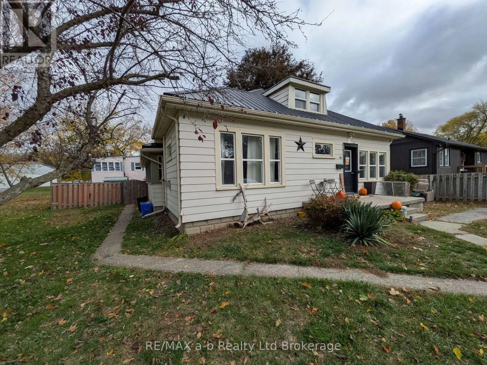 Other for rent: 52 Earle Street, Tillsonburg, Ontario N4G 2M4