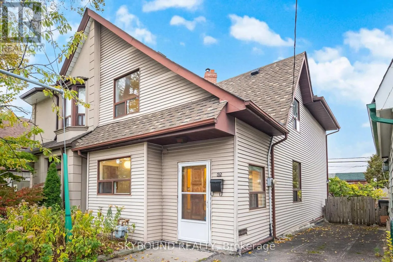 House for rent: 52 Ford Street, Toronto, Ontario M6N 3A1