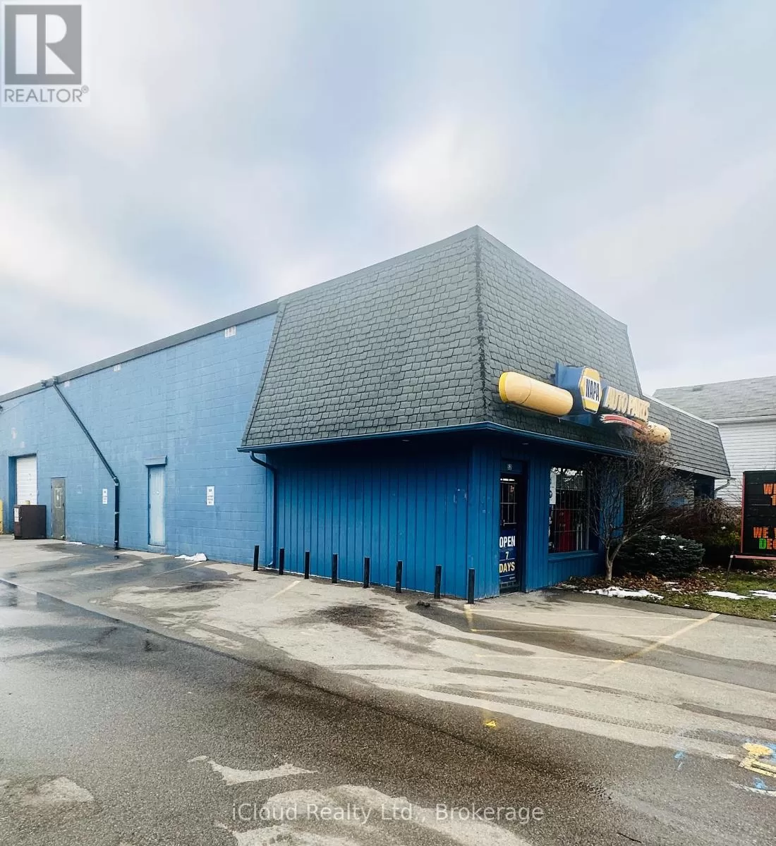 52 Moore Street, St. Thomas, Ontario N5R 3W3