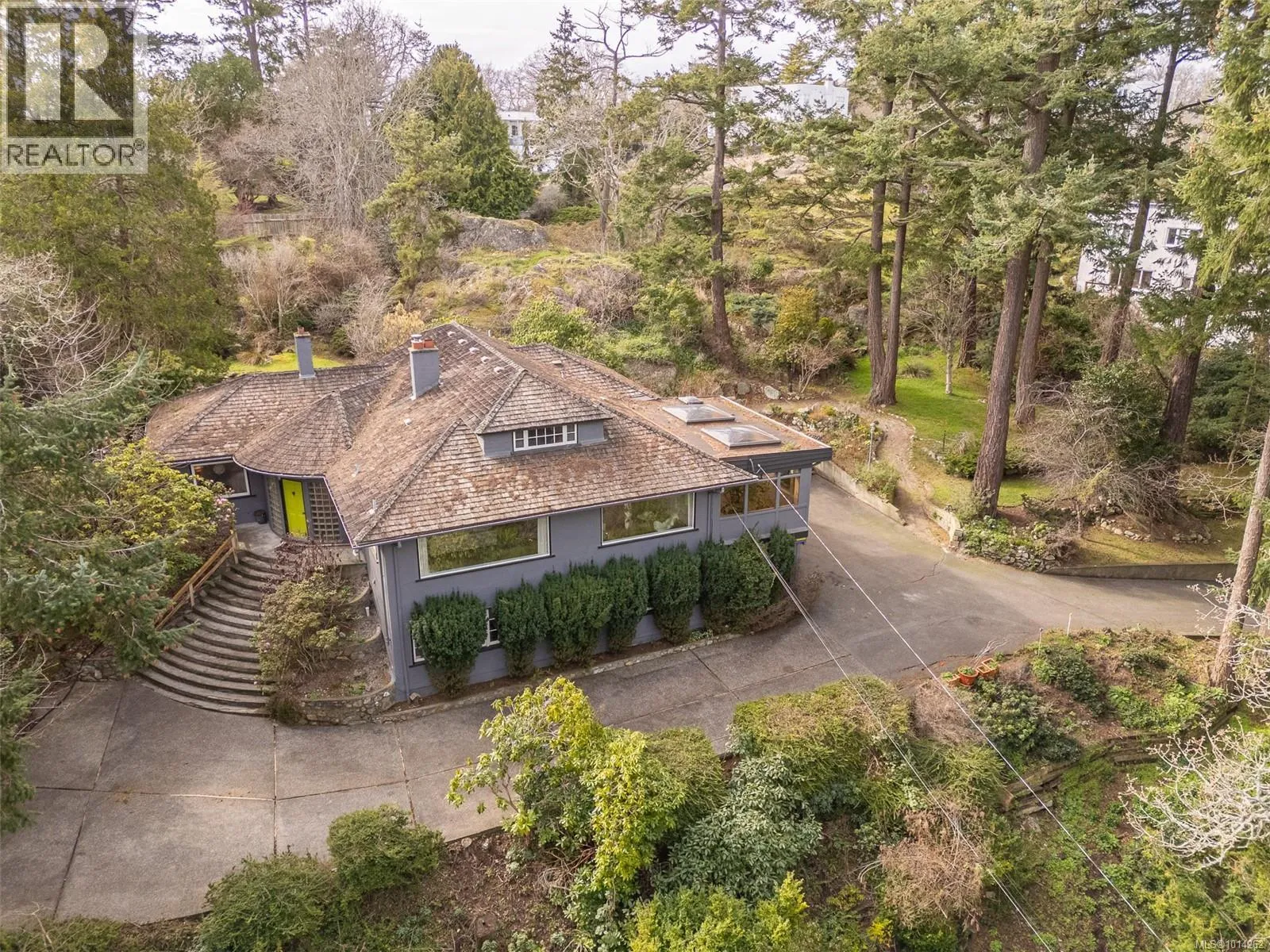 House for rent: 52 Sylvan Lane, Oak Bay, British Columbia V8S 2K8