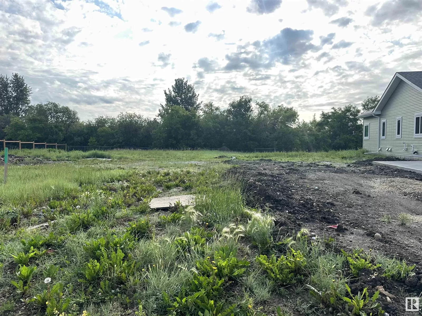 No Building for rent: 5201 55 St, Wabamun, Alberta T0E 2K0