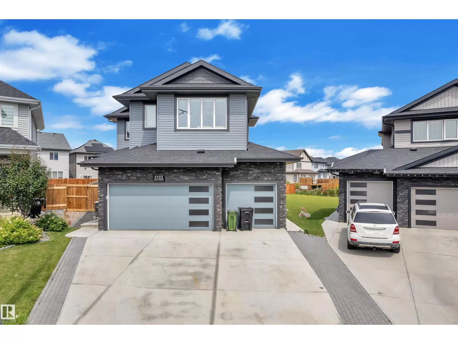 House for rent: 5208 23a Ave Sw Sw, Edmonton, Alberta T6X 2X3