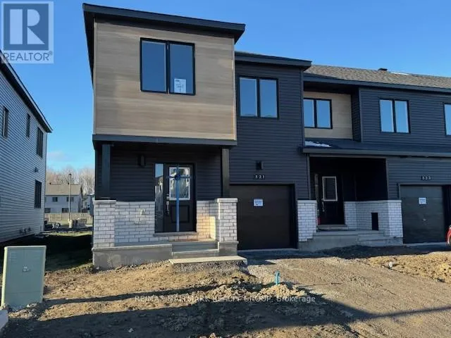Row / Townhouse for rent: 521 Galanthus Walk, Ottawa, Ontario K2W 0N3
