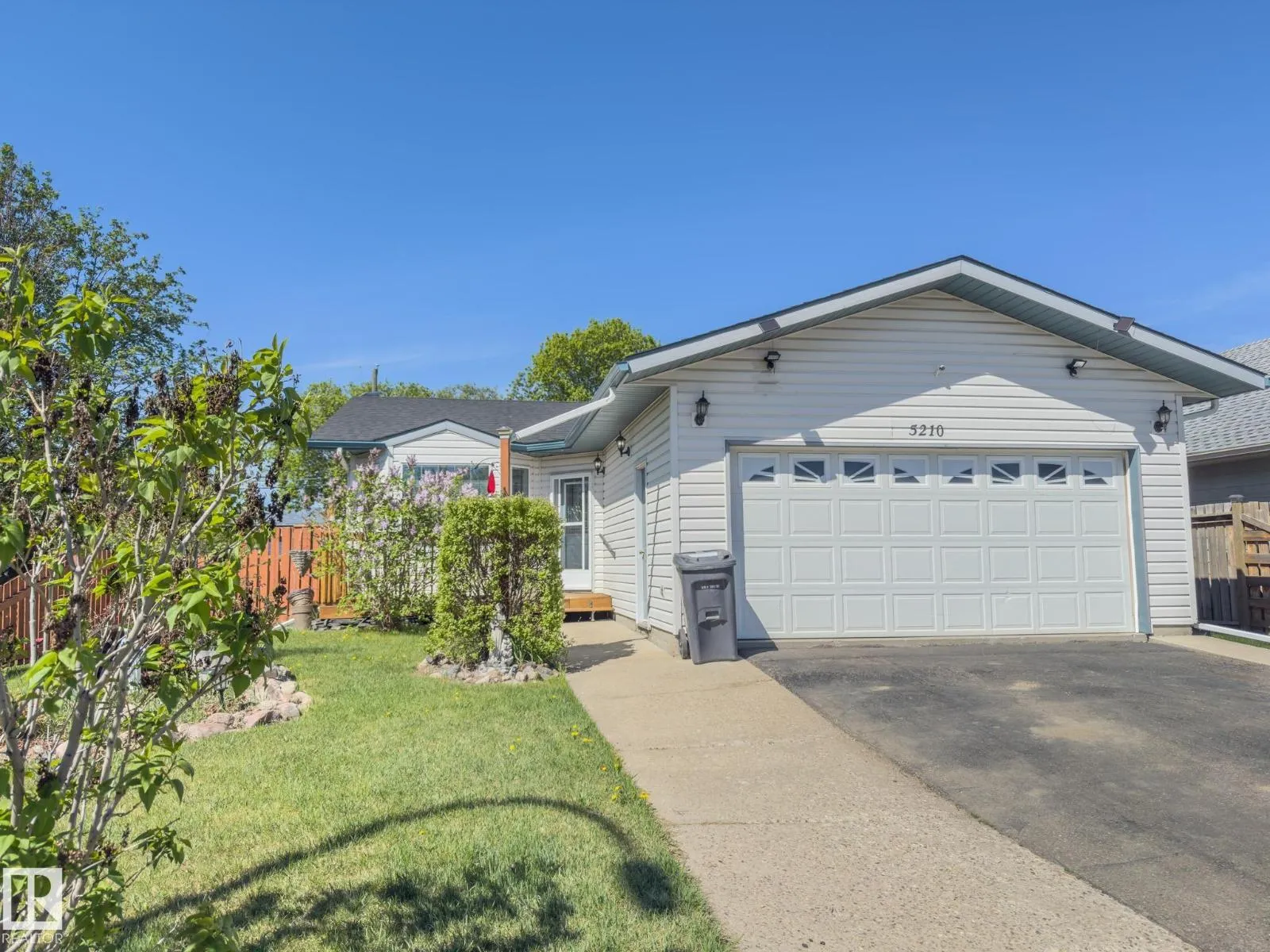 House for rent: 5210 50 St, Cold Lake, Alberta T9M 1C9